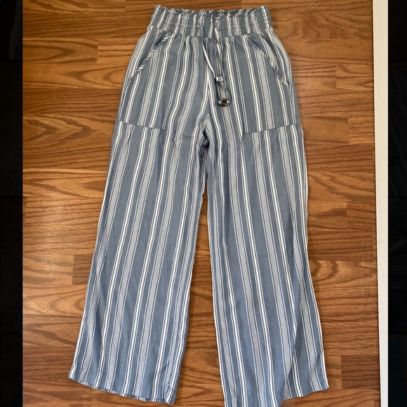Blue and white striped wide leg Abercrombie pants - Picture 2 of 5
